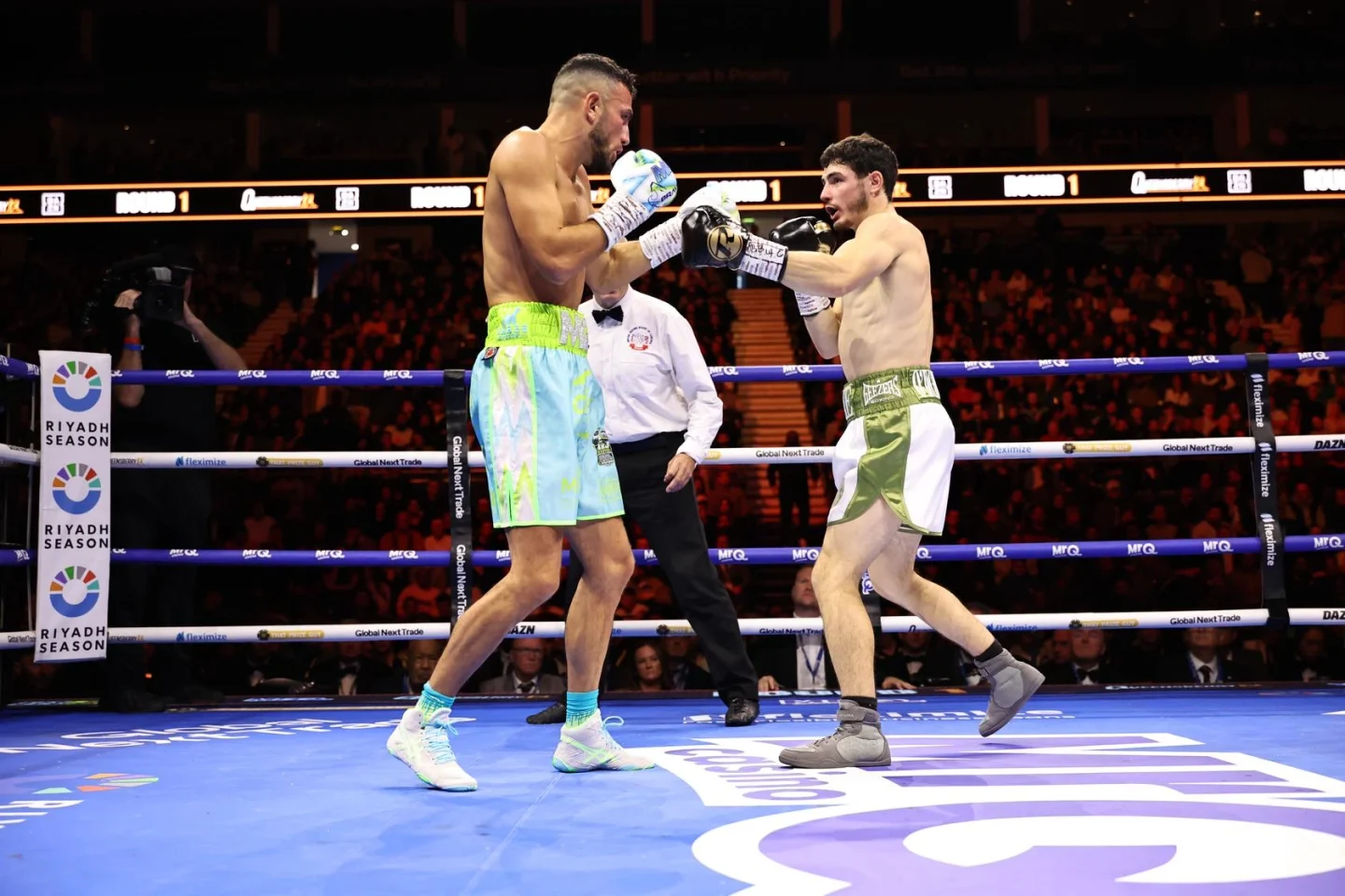 Louie O’Doherty, on the right, exchanges punches with Michael Gomez Jnr at The O2